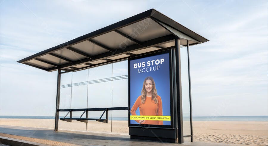 Mockup de Painel de Ônibus Moderno em Praia com Mulher Sorrindo Azul e Laranja