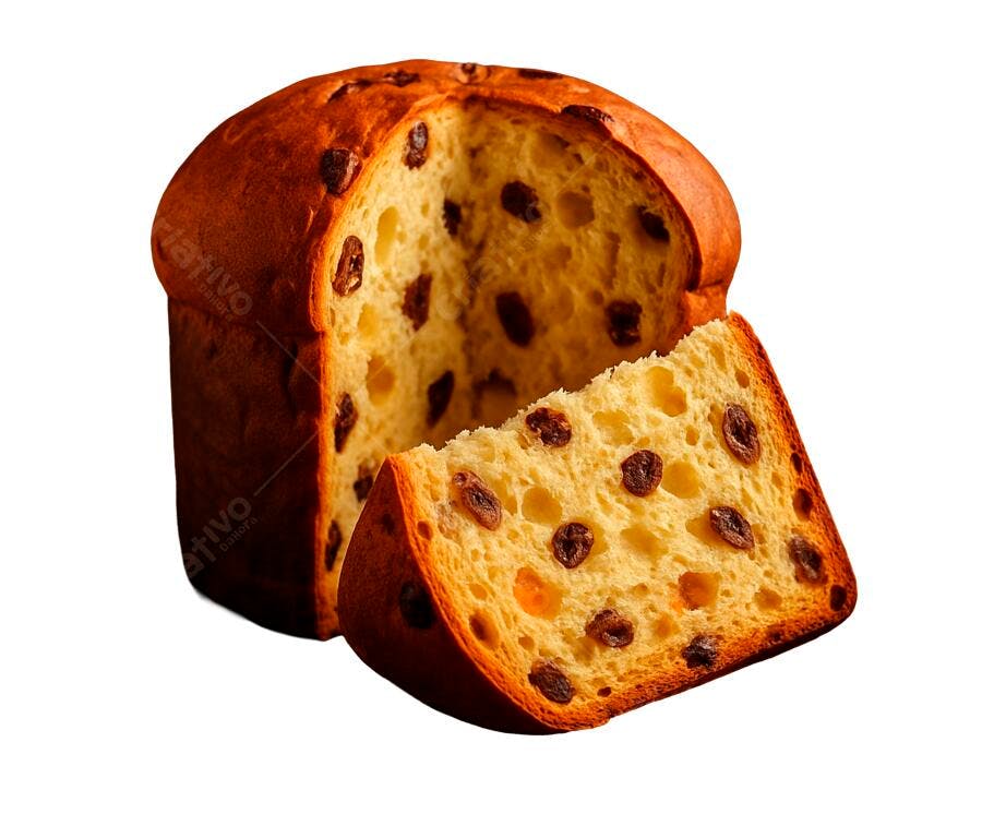 Panettone de Natal com uvas passas fatiado em fundo branco festivo