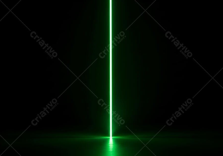 Raio de luz verde neon vertical em fundo escuro reflexivo