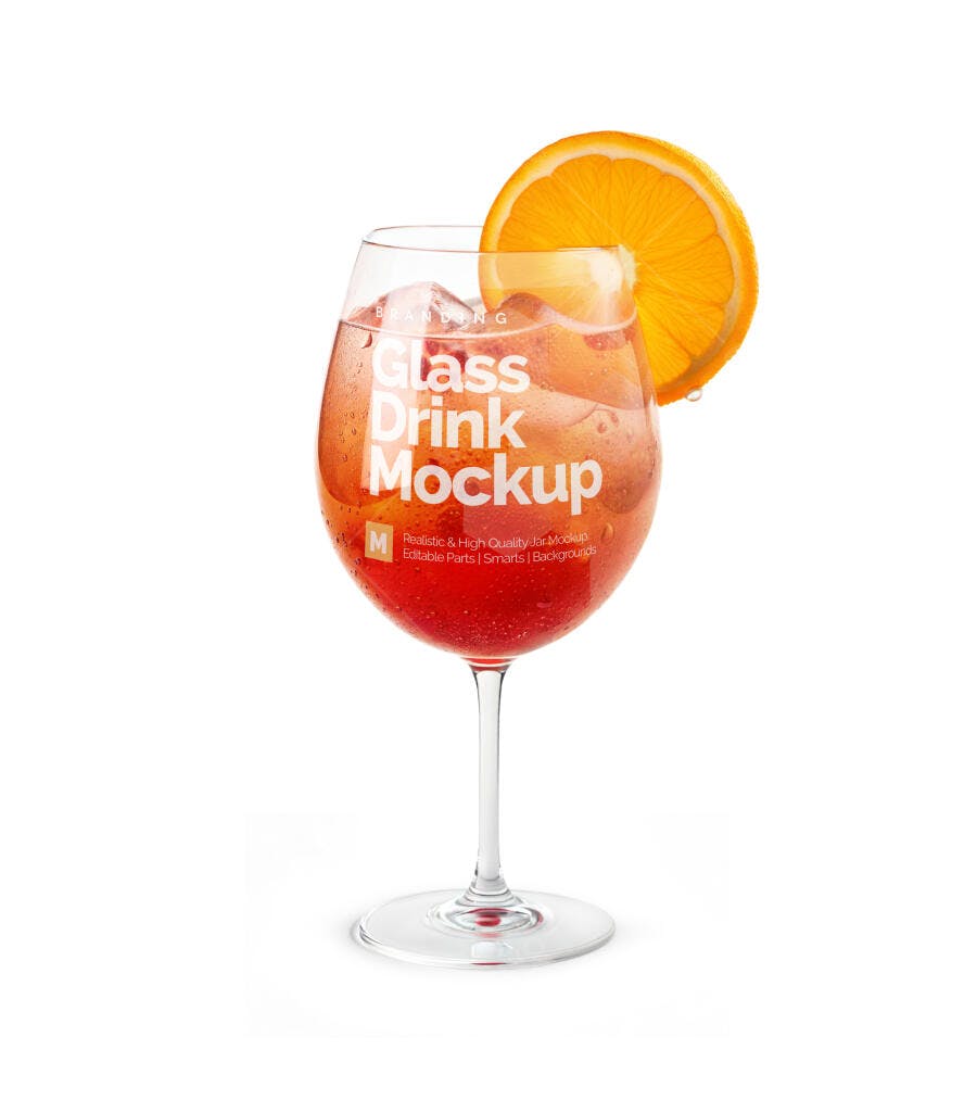 Mockup Realista de Copo de Drink Laranja com Gelo e Rodela de Fruta Isolado