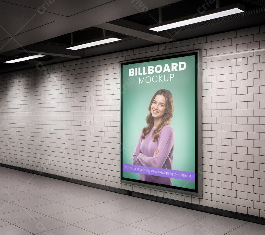 Mockup Realista Billboard Vertical Metrô com Mulher Jovem Sorrindo Moderno