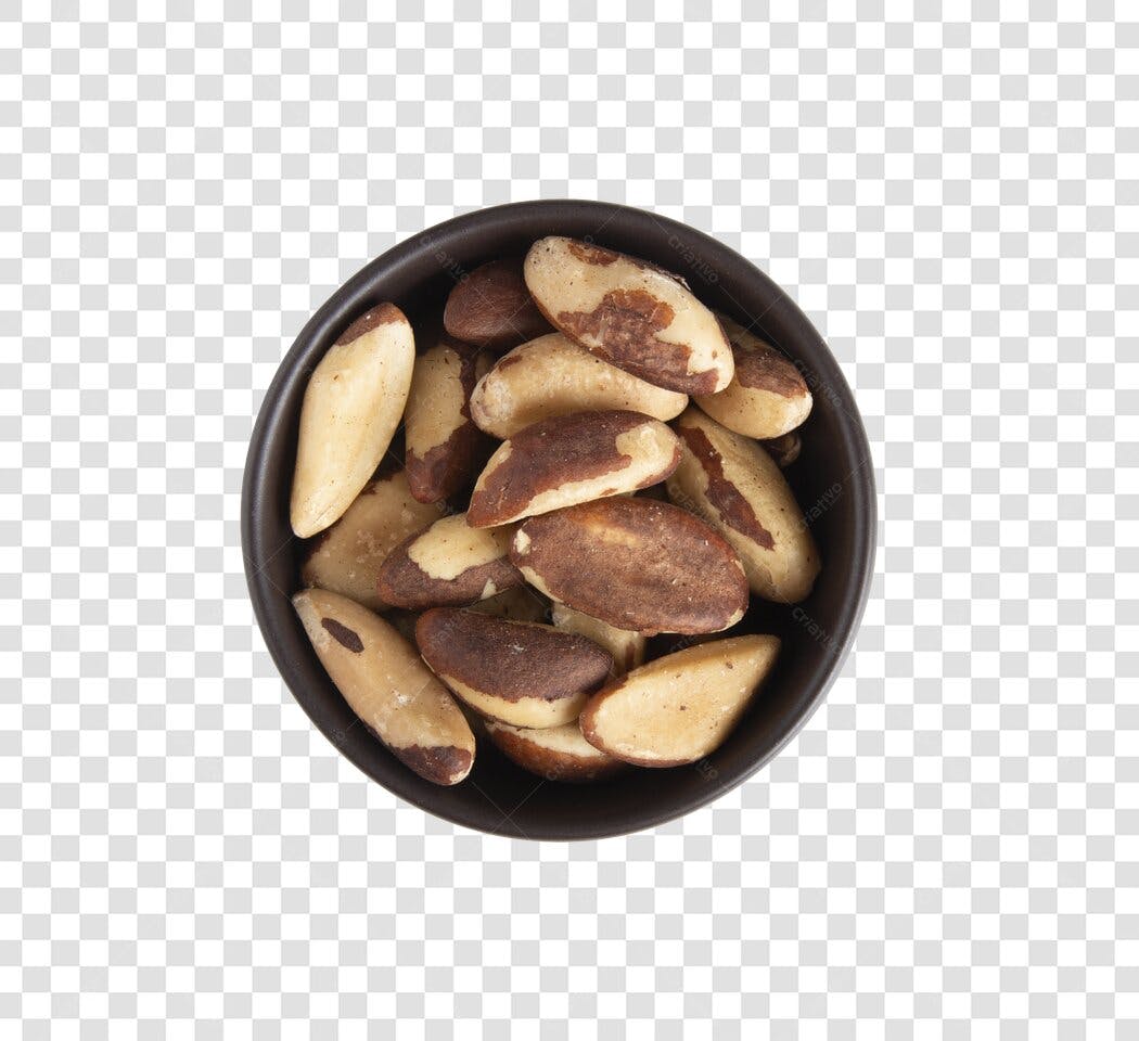 Imagem de castanhas do pará em tigela escura PNG com fundo transparente
