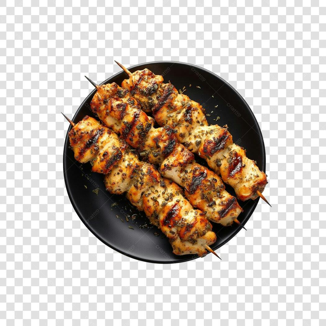 Comida Espetinhos de frango grelhado com ervas em prato preto PNG com fundo transparente