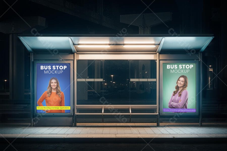 Mockup Realista Ponto de Ônibus Noturno Urbano com Painéis de Anúncios Iluminados