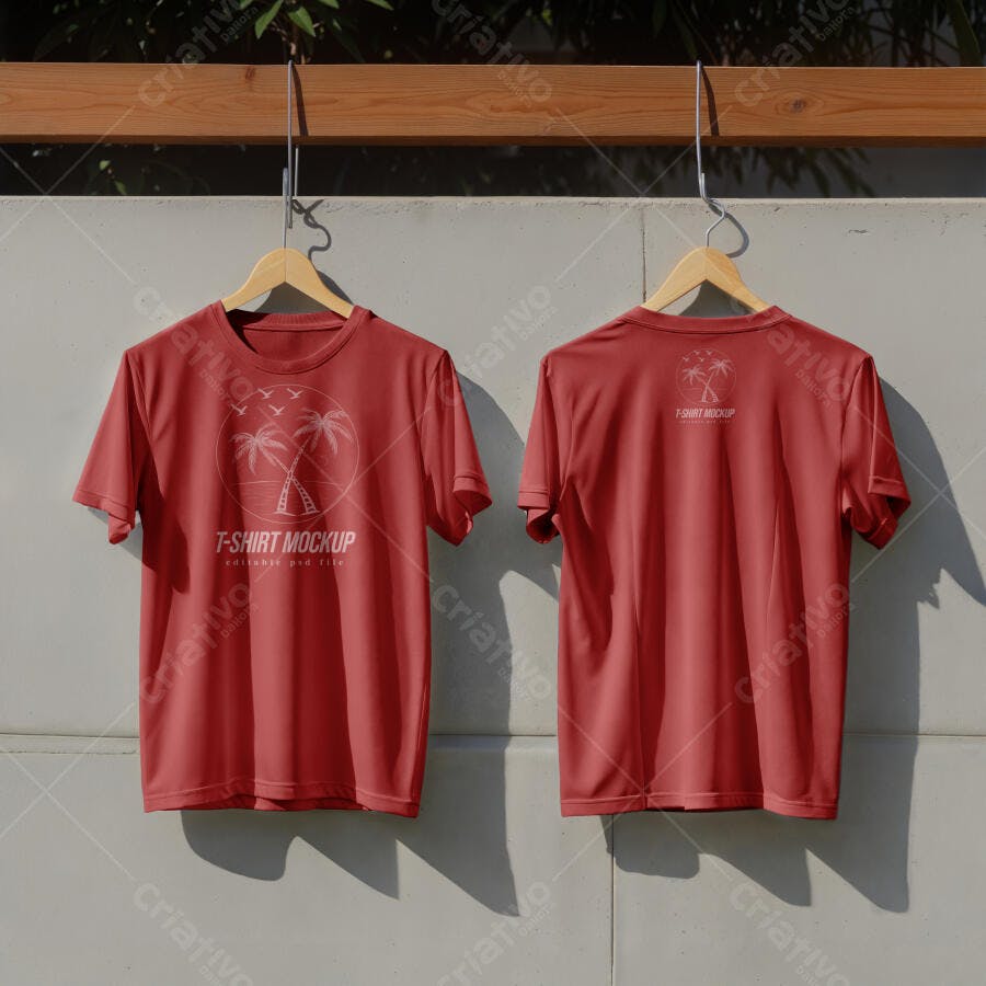 Mockup de Camisetas Vermelho Terra Frente e Verso em Cenário Exterior Realista
