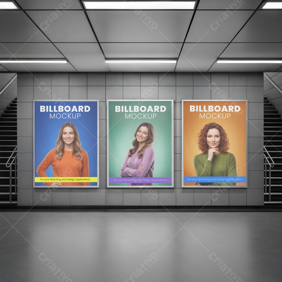 Mockup de 3 Painéis Publicitários Vibrantes em Estação de Metrô com Mulheres