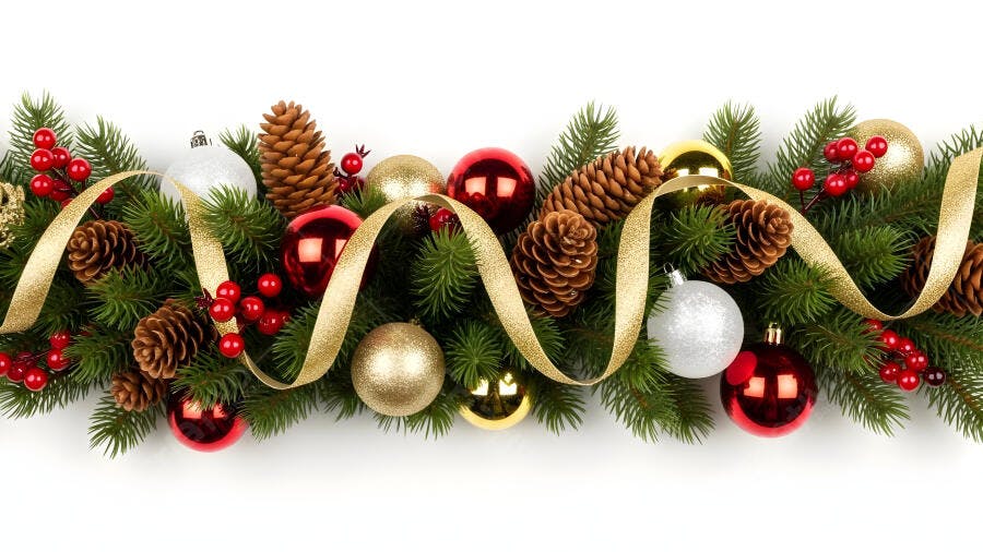 Guirlanda de Natal com pinhas e bolas vermelhas e douradas