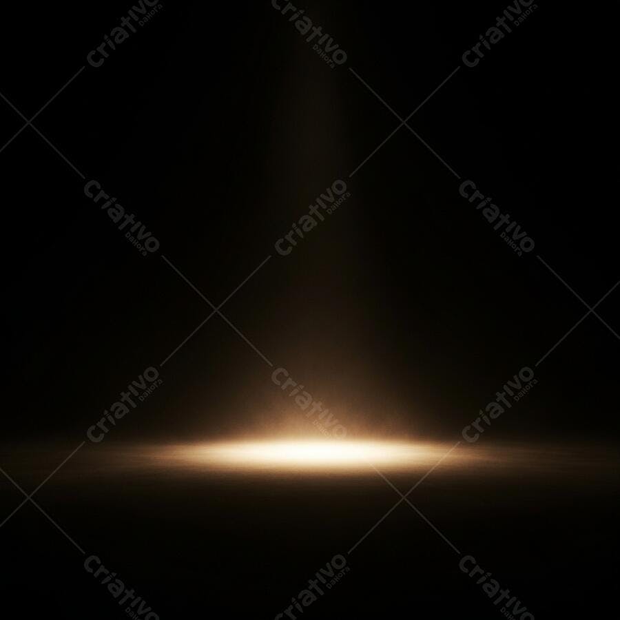 Feixe de luz dourada brilhante em palco escuro abstrato com brilho intenso