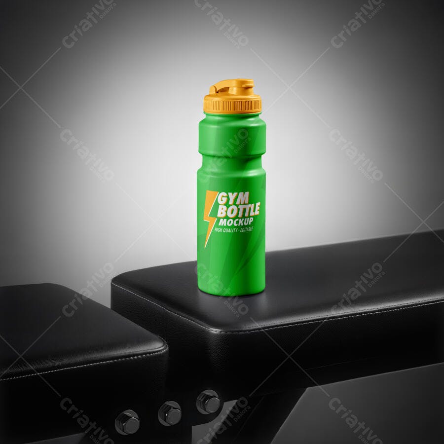Mockup Realista Garrafa Squeeze Verde para Academia em Banco Preto