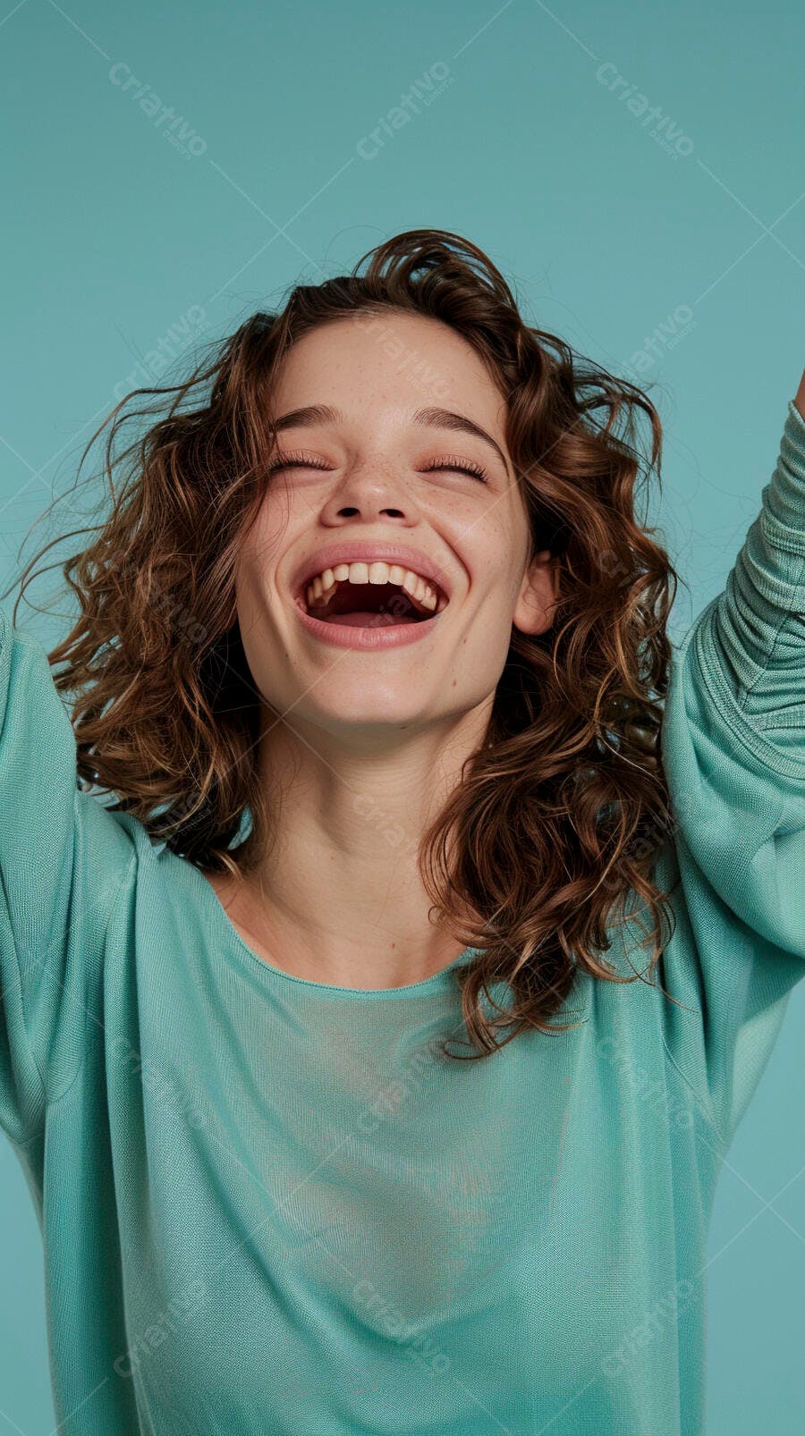 Foto Mulher Jovem Rindo Feliz Fundo Azul Estúdio