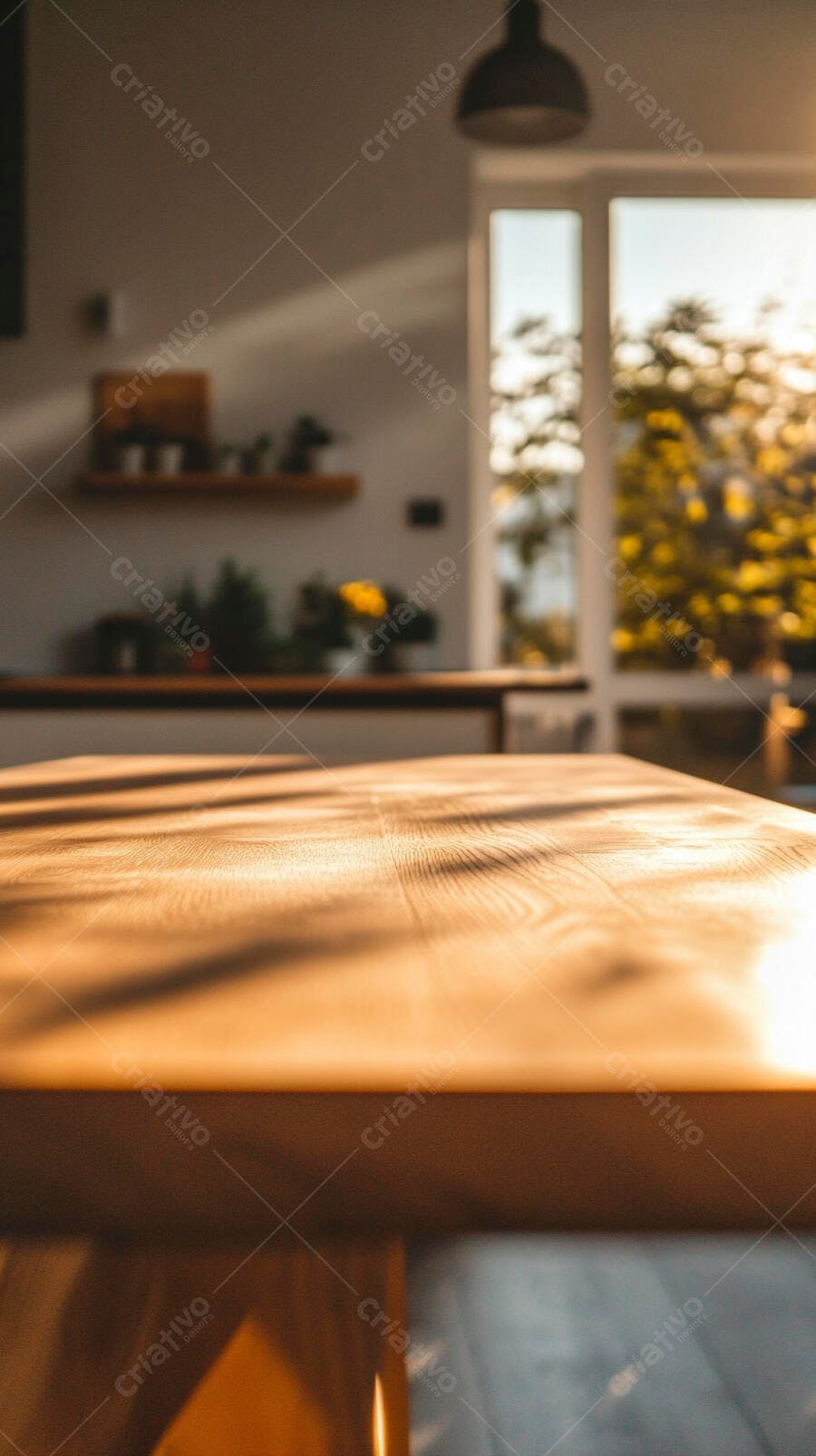 Foto Mesa de Madeira Vazia Iluminação Natural Janela