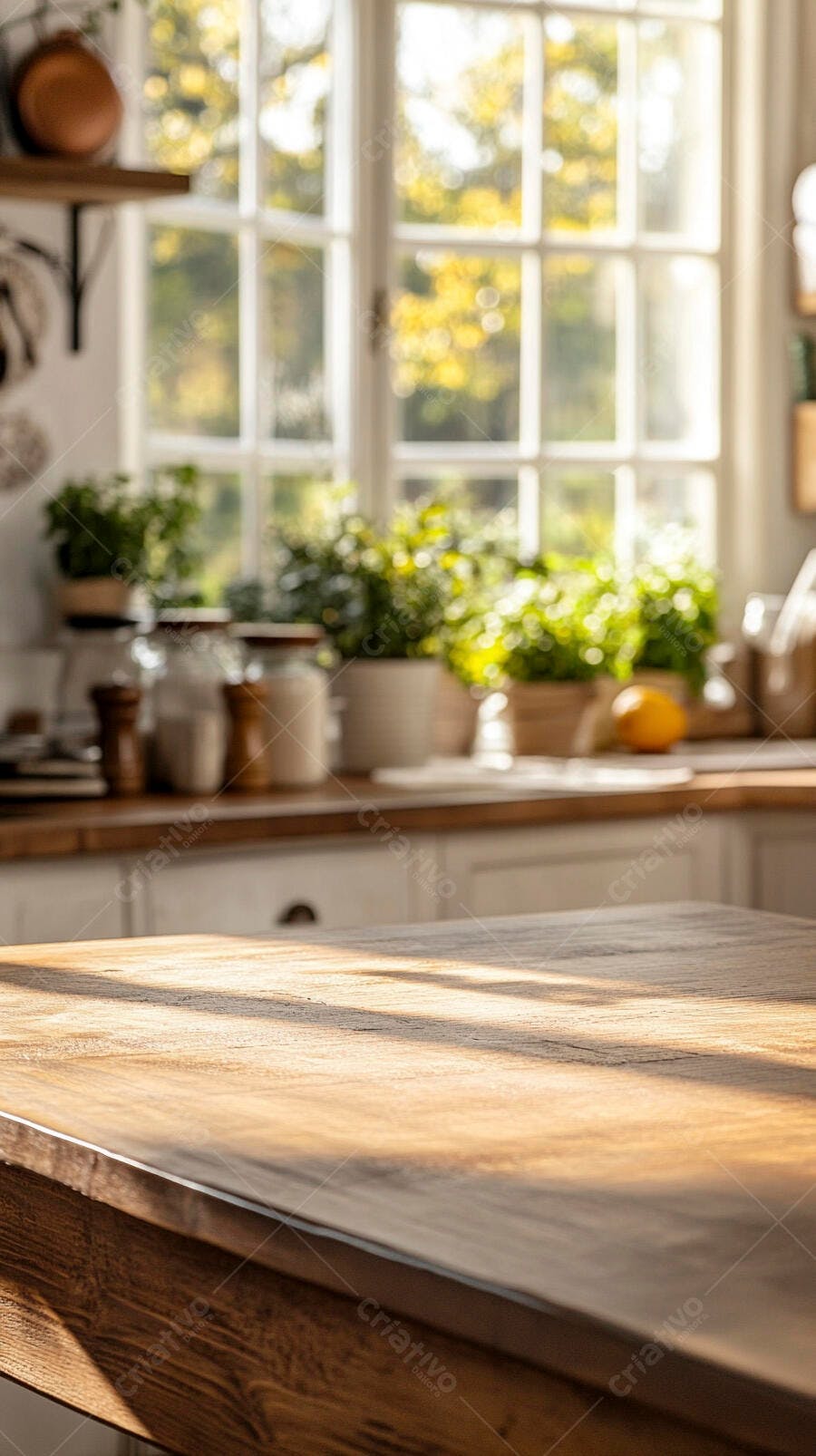 Foto Bancada de Cozinha Madeira com Luz Natural Fundo Desfocado