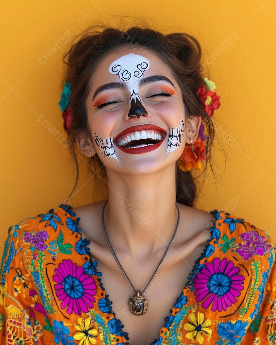 Foto Mulher Maquiagem Caveira Mexicana Sorrindo Dia dos Mortos