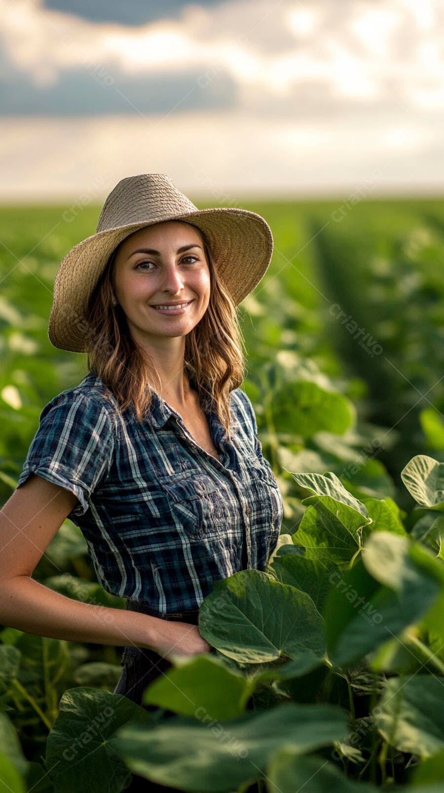 Foto Mulher Agricultora Sorrindo Campo de Soja Fazenda
