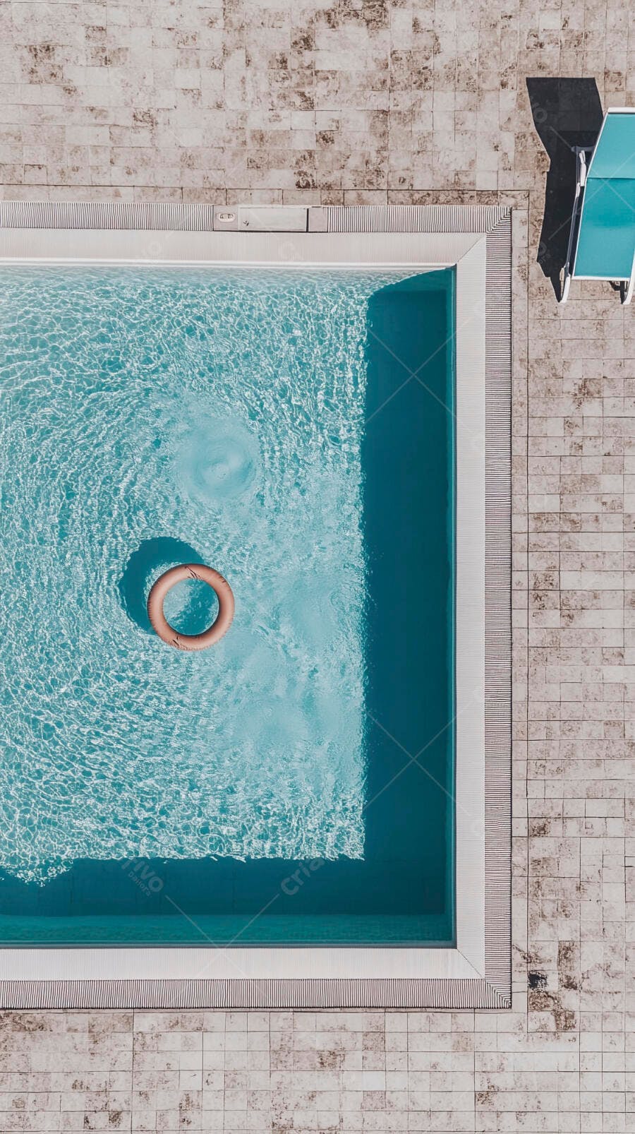 Foto Aérea Boia Flutuando Piscina Água Azul Verão