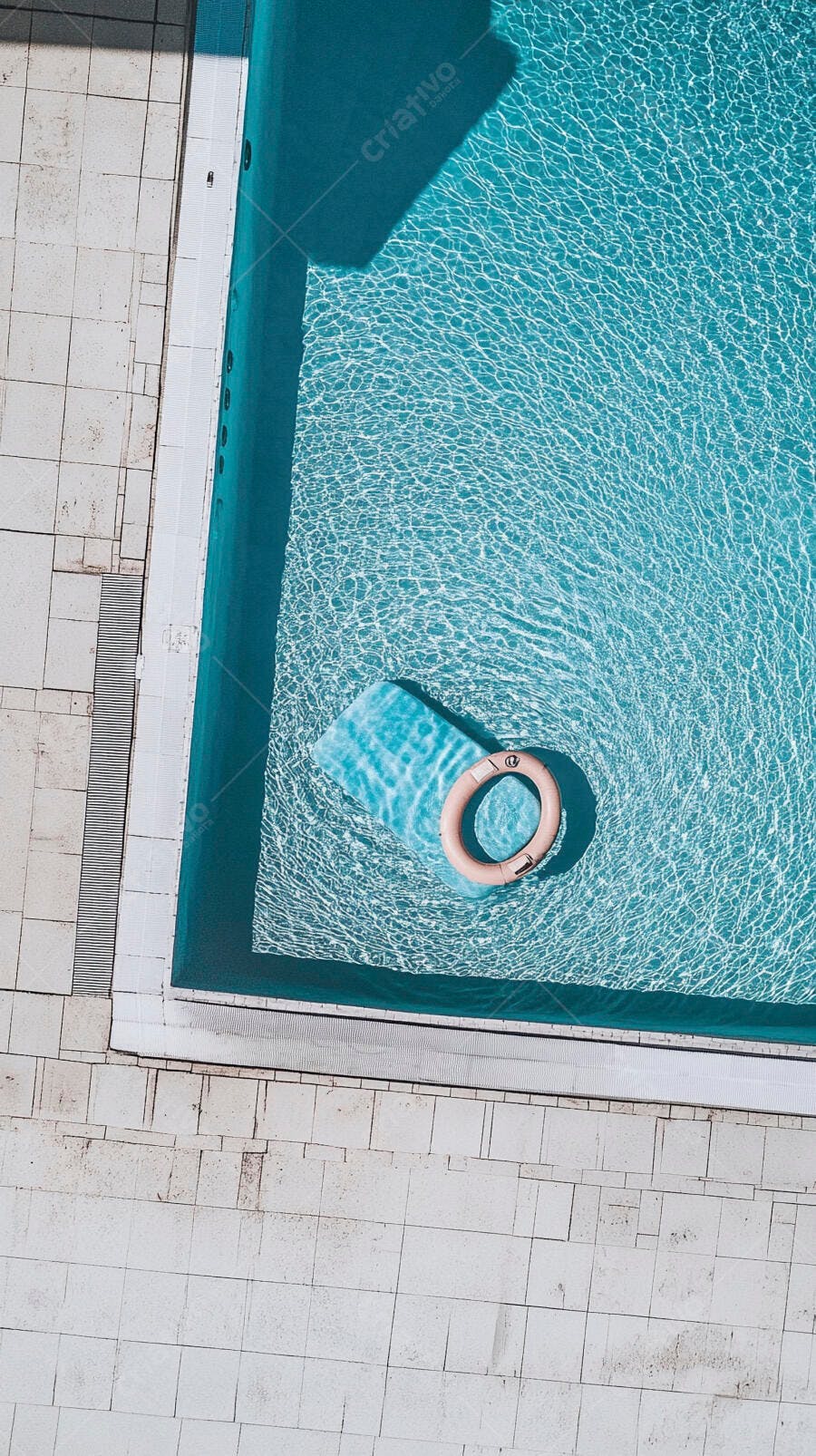 Foto Aérea Piscina Borda Infinita Boia Flutuando Verão