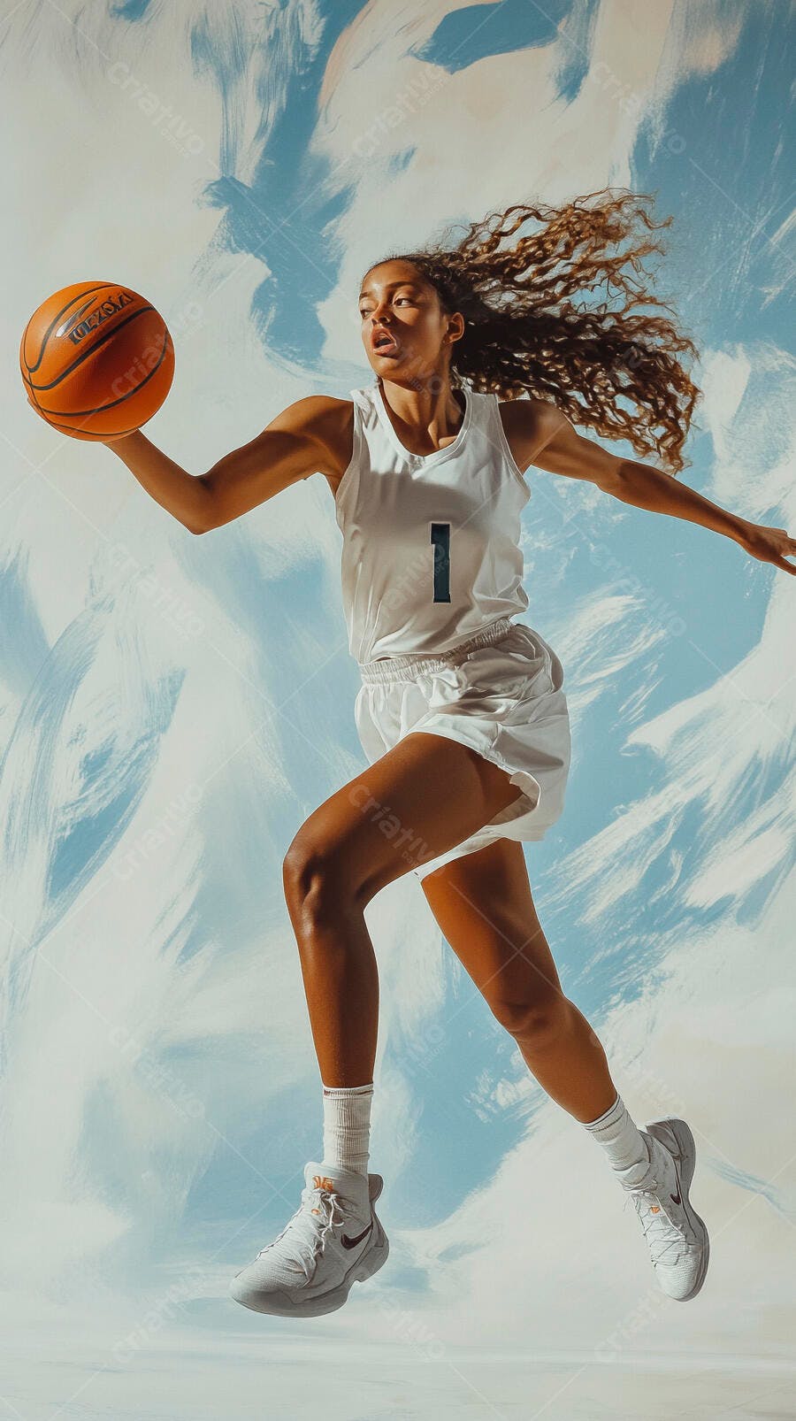 Mulher negra jogadora de basquete em uniforme branco correndo com bola laranja
