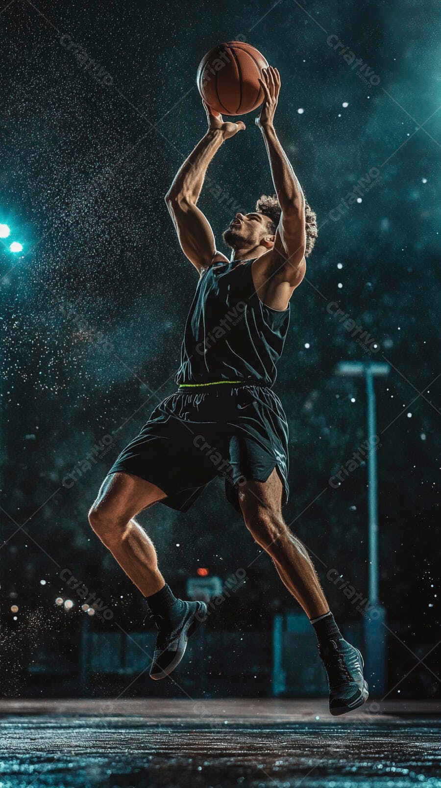 Jogador de basquete homem saltando com bola em quadra molhada noturna sob luzes azuis