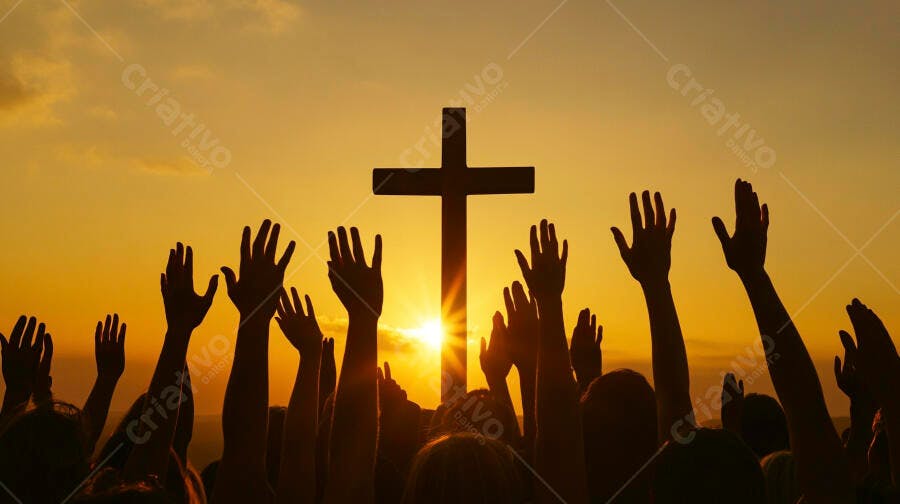 Silhuetas de pessoas em adoração com mãos erguidas e cruz ao pôr do sol