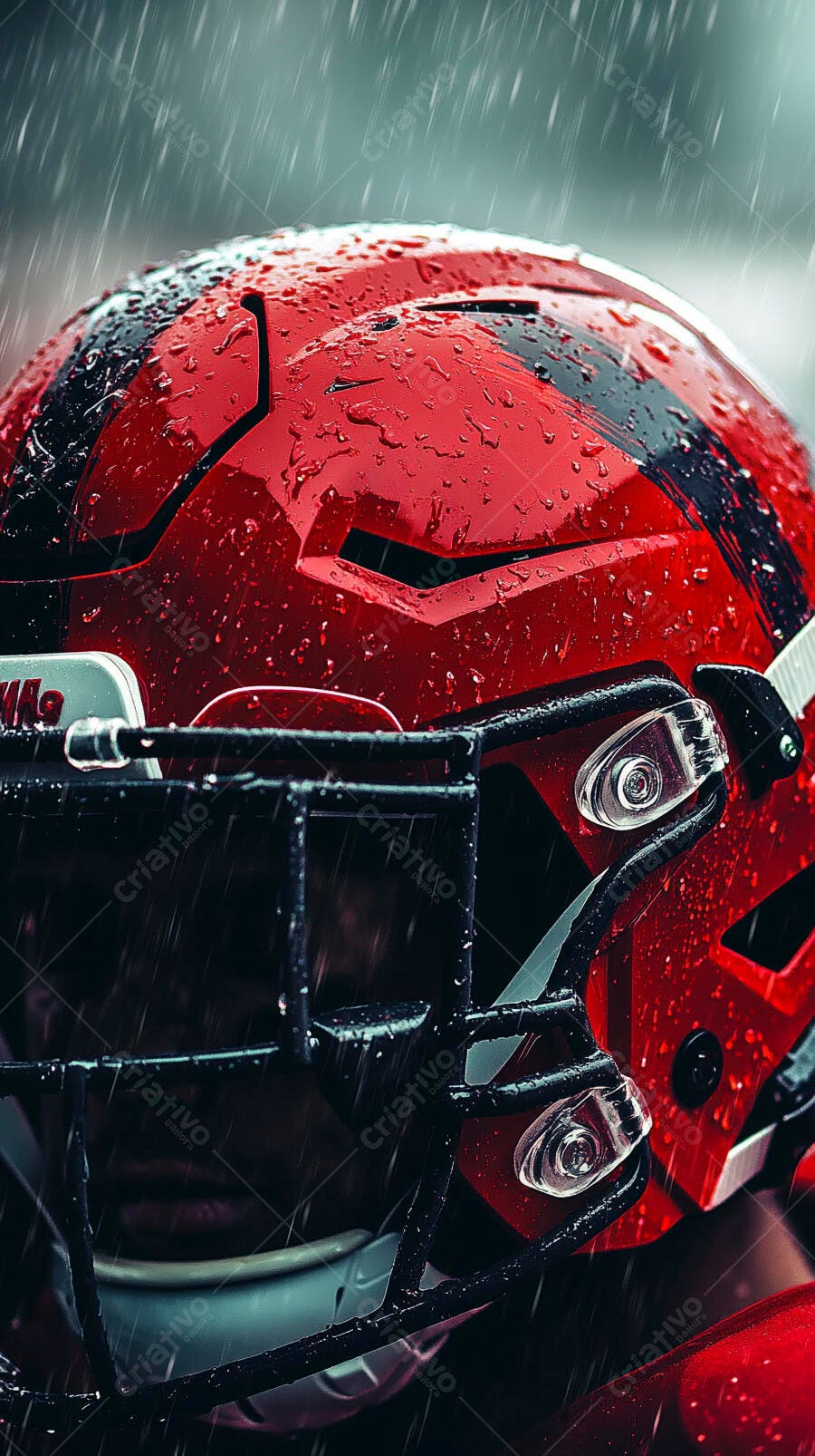 Capacete de futebol americano vermelho na chuva dia de jogo intenso