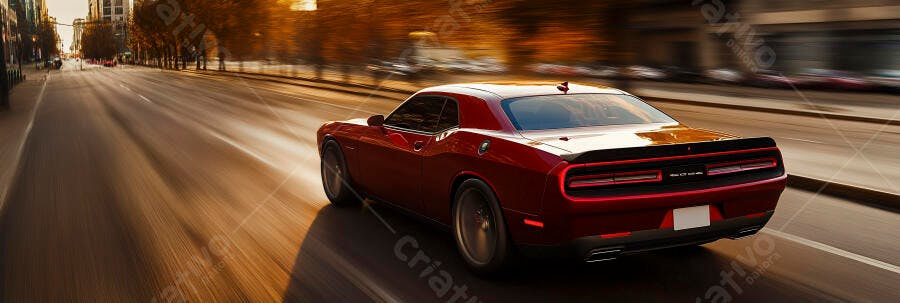 Carro esportivo vermelho em movimento na rua urbana ao pôr do sol