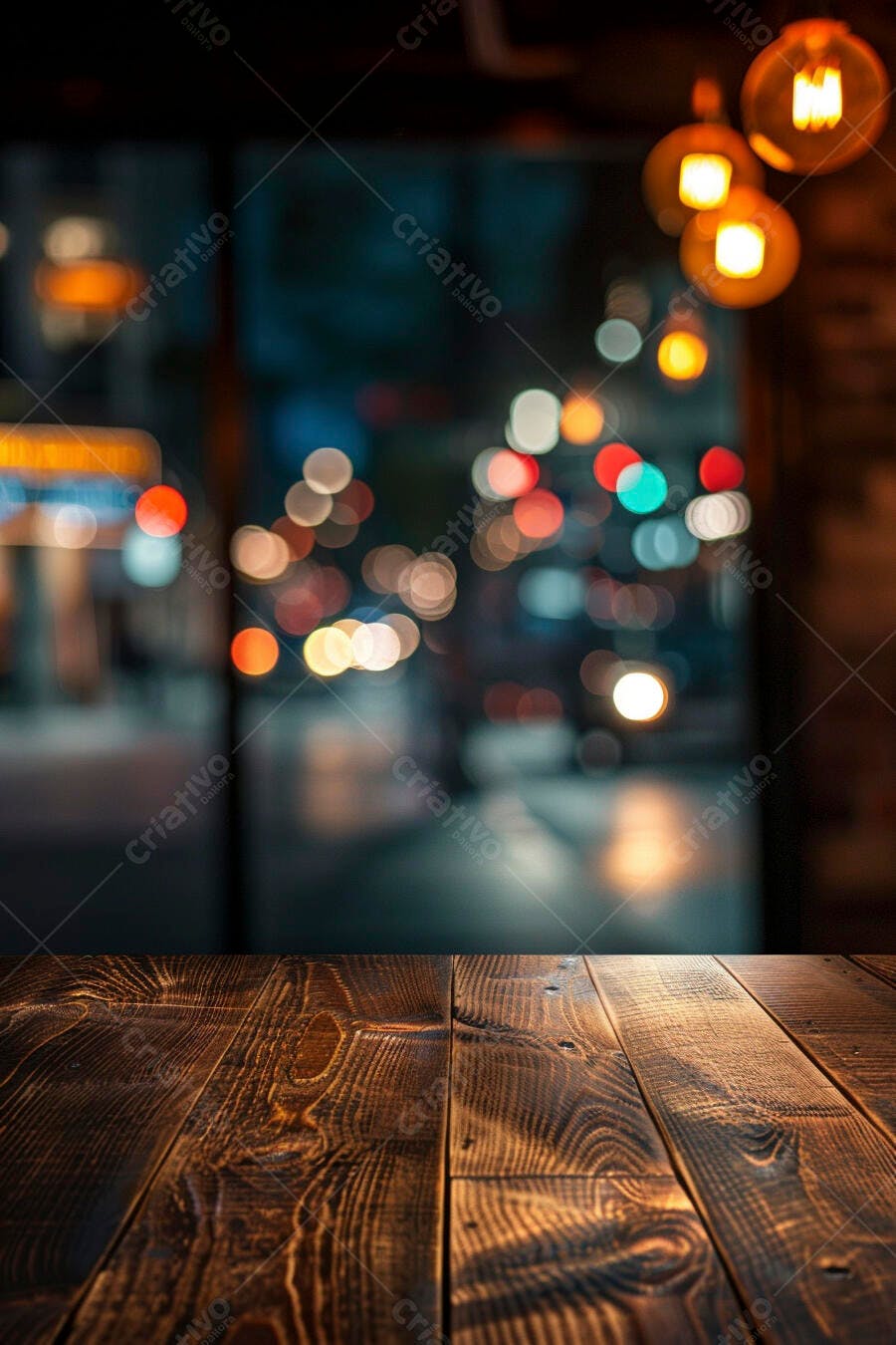 Mesa de madeira rústica com luzes bokeh da cidade à noite