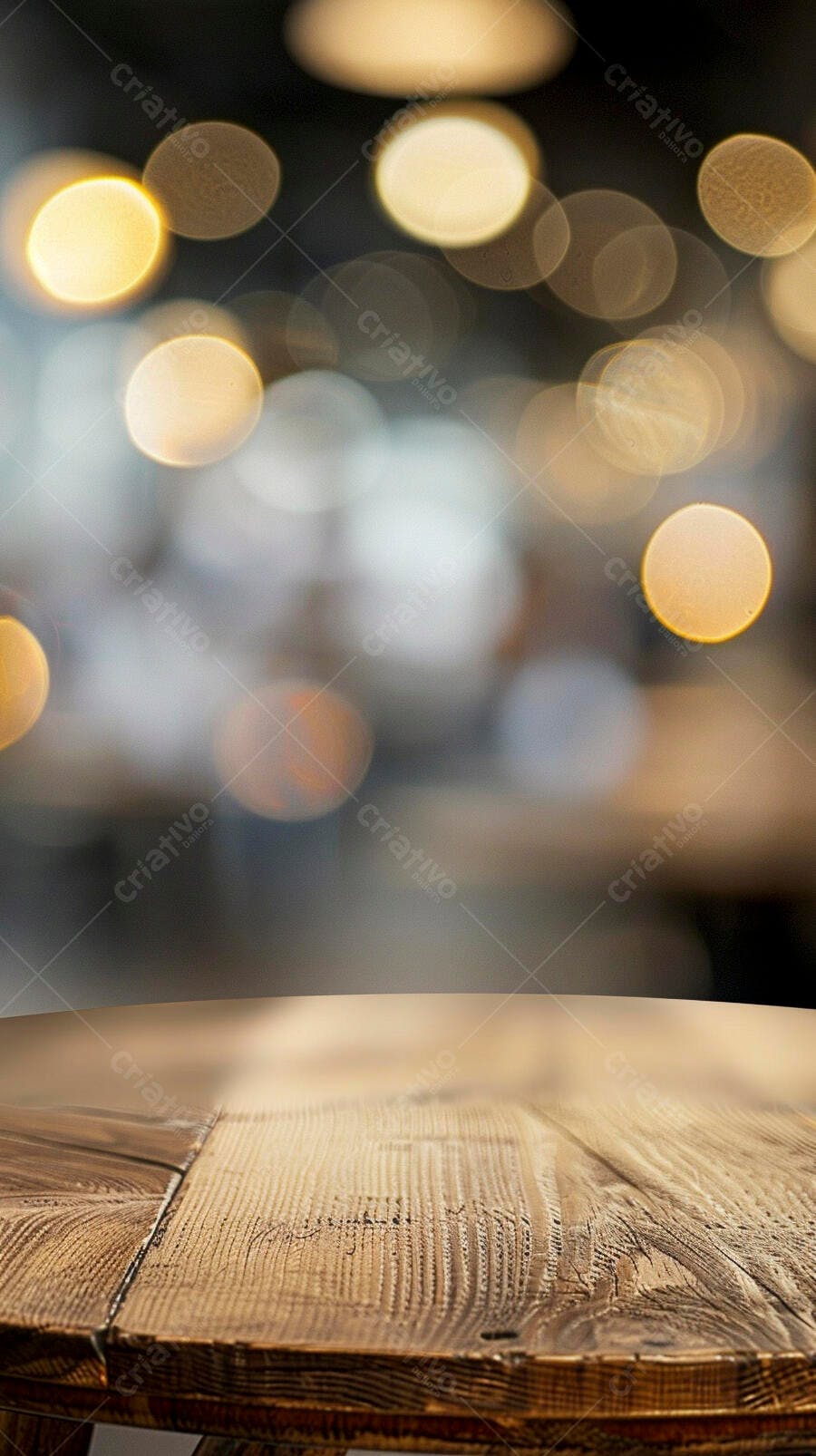 Mesa de madeira rústica com fundo bokeh de luzes quentes e desfocadas