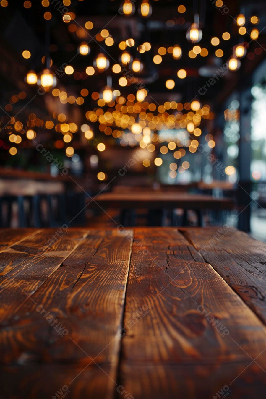 Mesa de madeira rústica com luzes bokeh de café aconchegante ao fundo