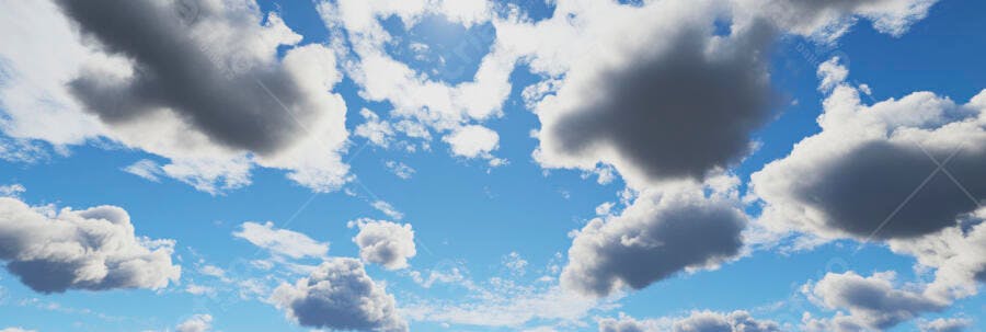 Céu azul vibrante com nuvens brancas e cinzas em dia ensolarado
