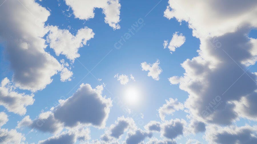 Céu azul com nuvens brancas e sol brilhante ao meio-dia