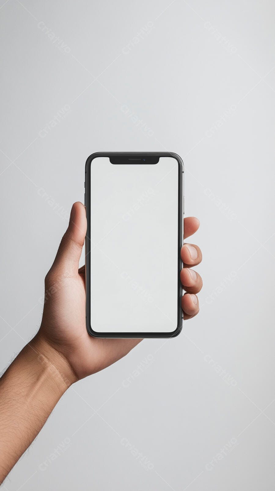 Mão segurando smartphone tela branca em fundo cinza claro para mockup