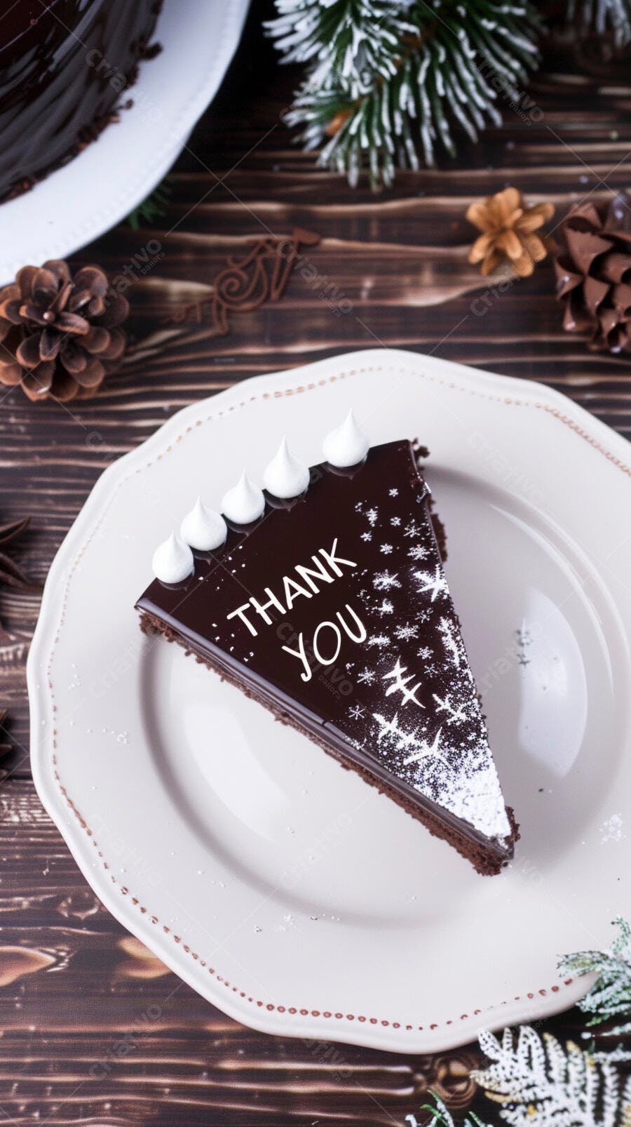Fatia de bolo de chocolate com mensagem Thank You e decoração natalina de inverno