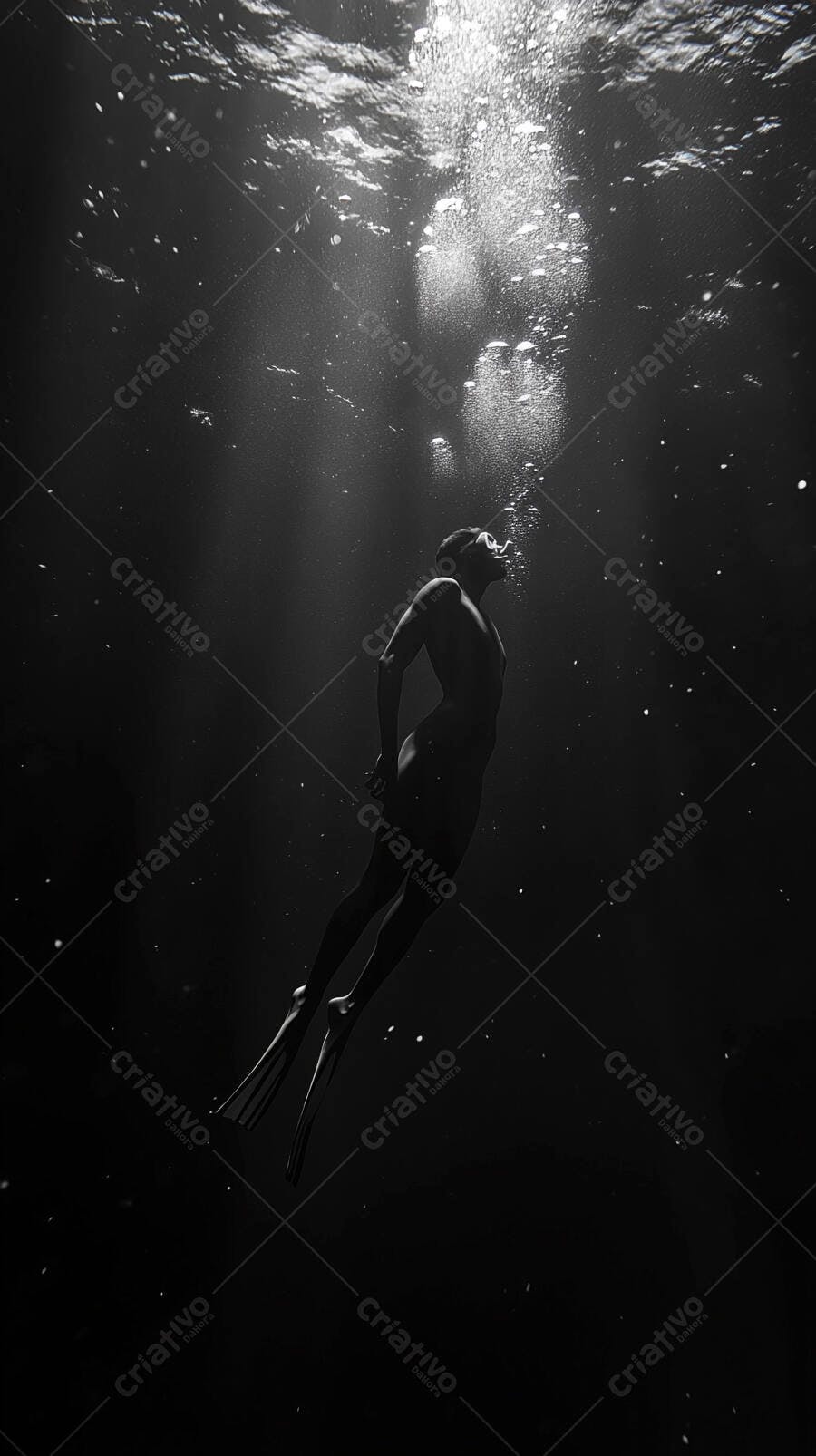 Nadador masculino submerso com nadadeiras escuras e raios de luz na água