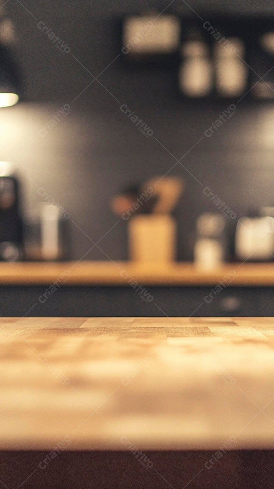 Bancada de cozinha rústica em madeira clara com fundo desfocado elegante
