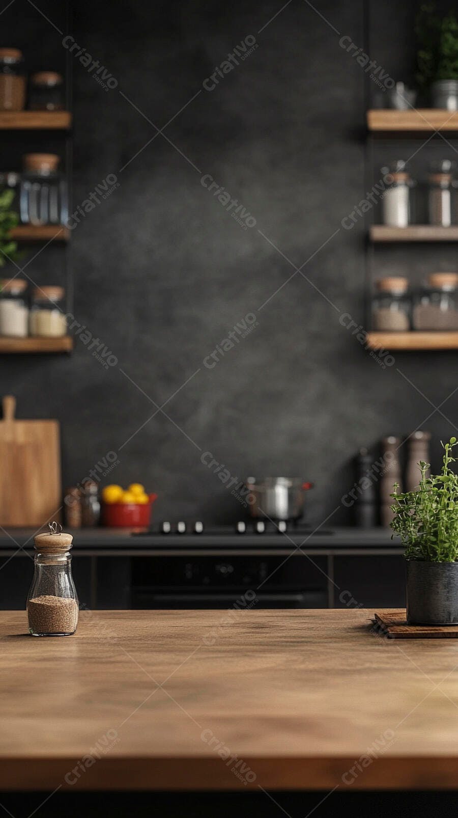 Cozinha moderna com bancada de madeira e prateleiras escuras
