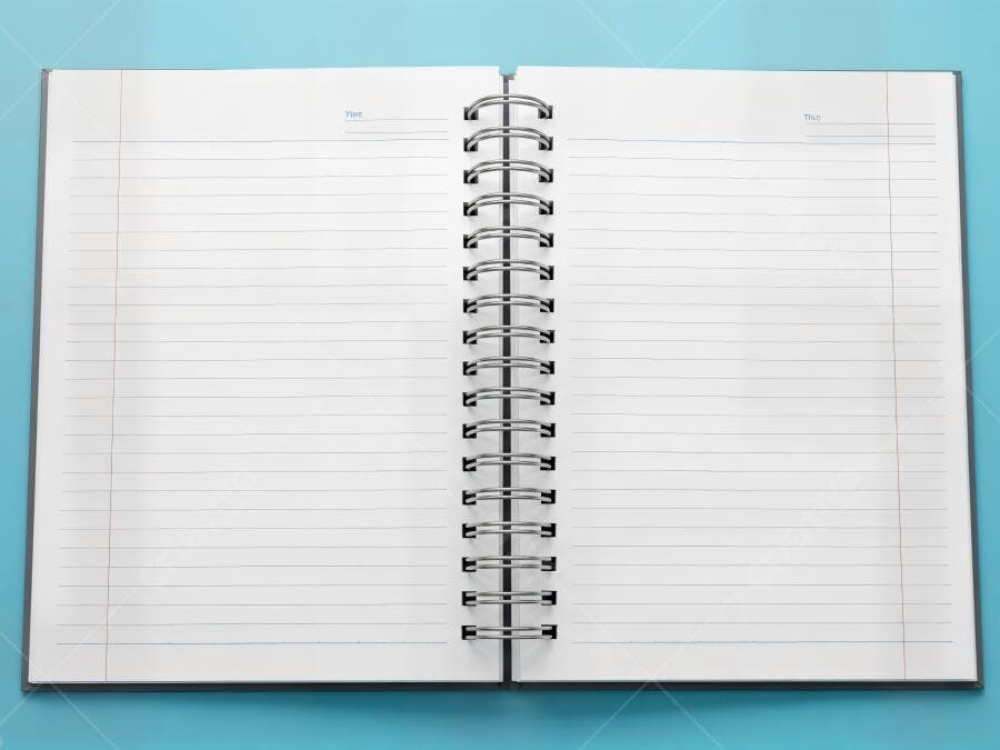 Caderno espiral aberto com páginas pautadas em fundo azul claro
