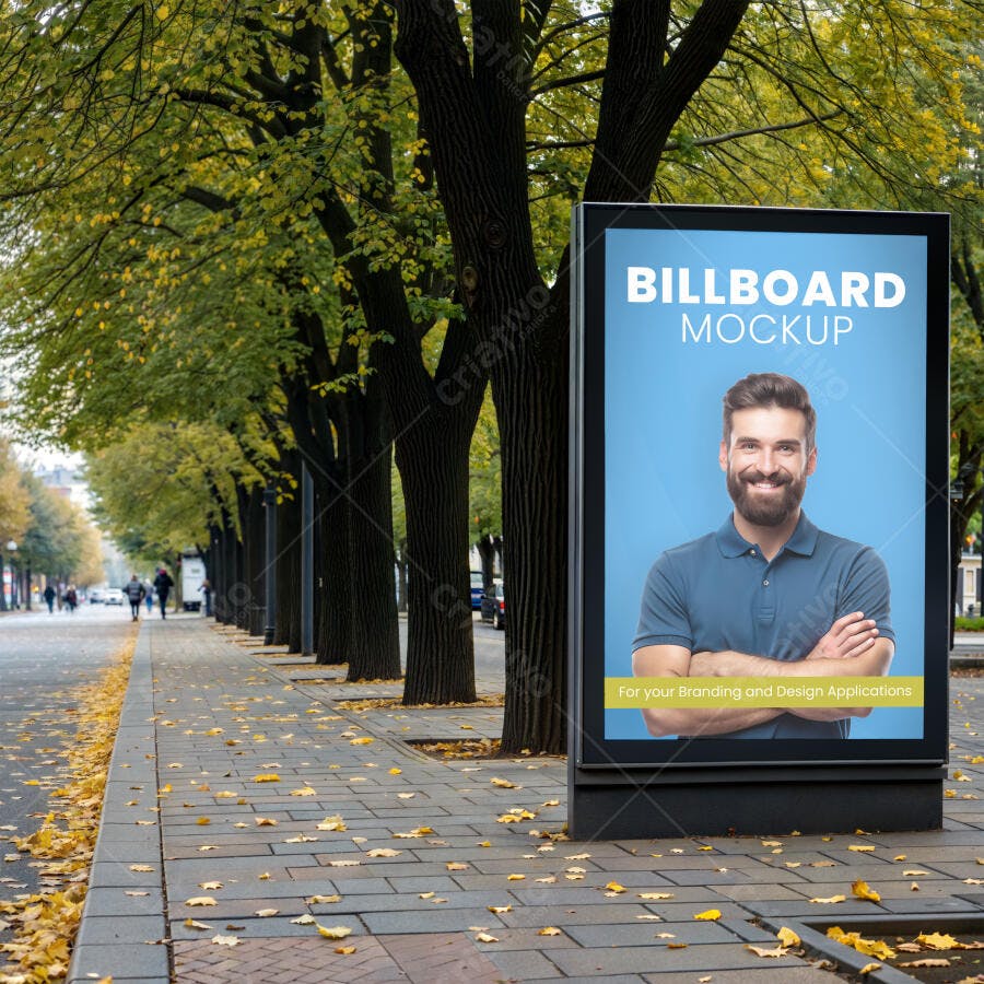 Mockup Outdoor Display Urbano Realista com Homem Sorridente em Calçada de Outono