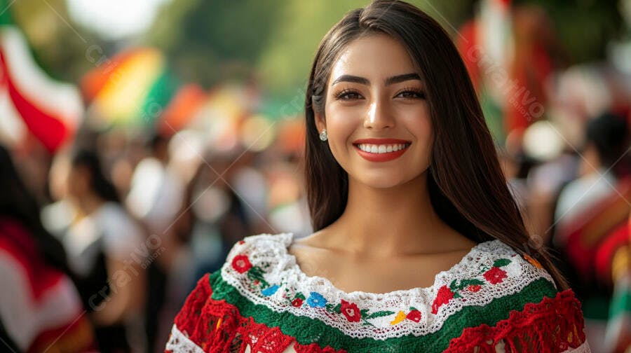Mulher latina jovem sorrindo feliz com blusa bordada em festival cultural