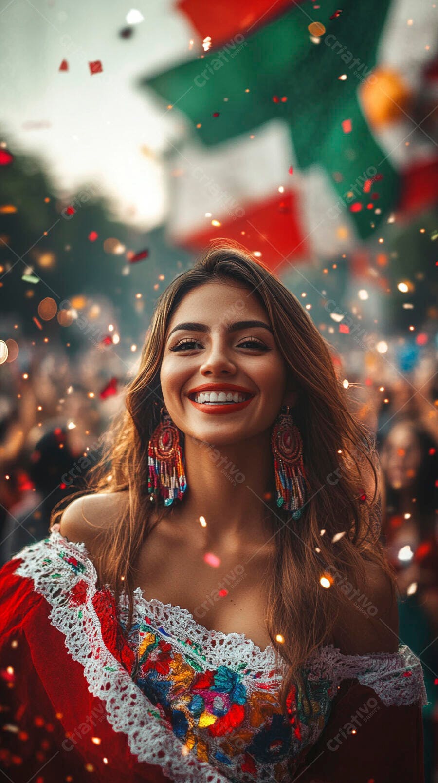 Mulher latina sorrindo em festa com confetes e bandeira mexicana
