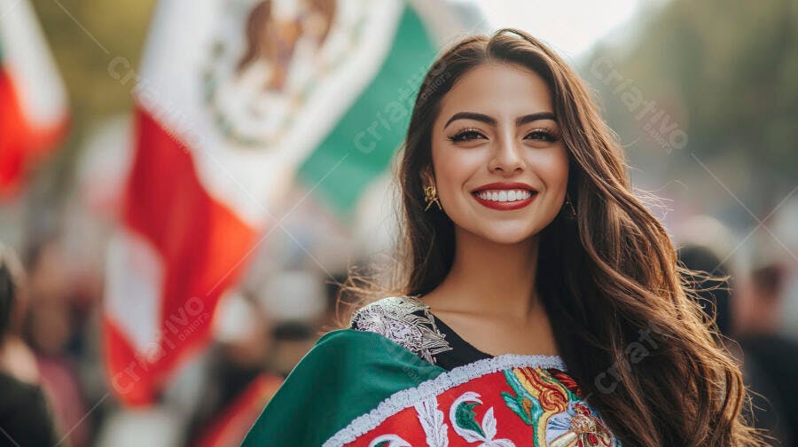 Mulher jovem mexicana sorridente em traje folclórico com bandeiras ao fundo