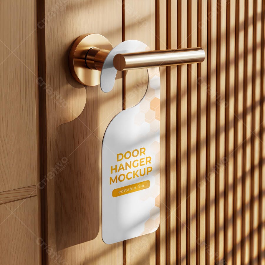 Mockup Realista Door Hanger Maçaneta Dourada Editável