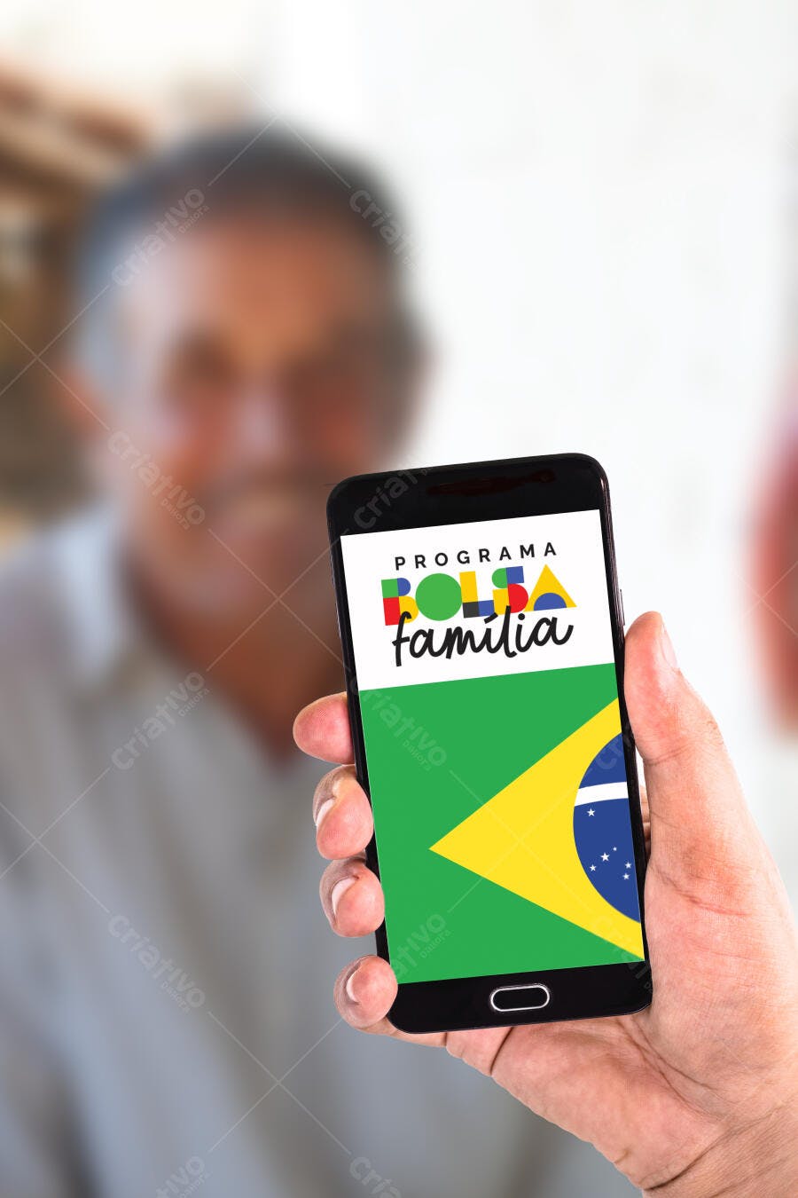 Foto Mão Segurando Celular Programa Bolsa Família Brasil