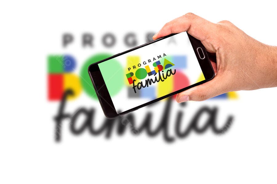 Foto Mão Segurando Smartphone Programa Bolsa Família