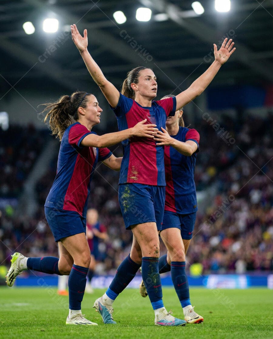Foto Jogadora Futebol Feminino Celebrando Gol Campo Estádio
