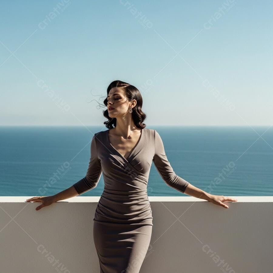 Foto Mulher Elegante Vestido Cinza Varanda Vista Mar