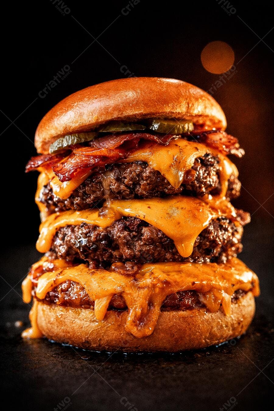 Foto Hambúrguer Artesanal Triplo Bacon Queijo Derretido Studio