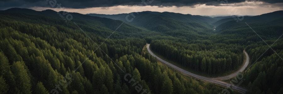 Foto Aérea Estrada Curva Floresta Montanhas Verdes