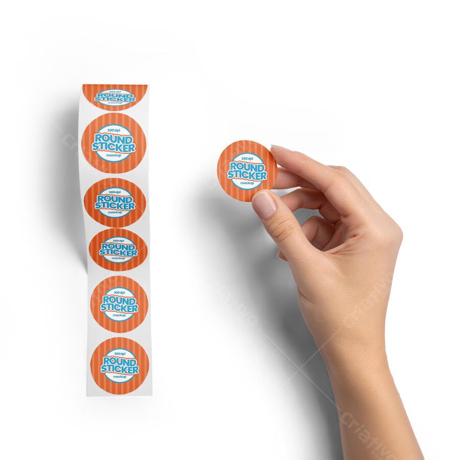 Mockup Adesivo Redondo Rolo Mãos Segurando Editável