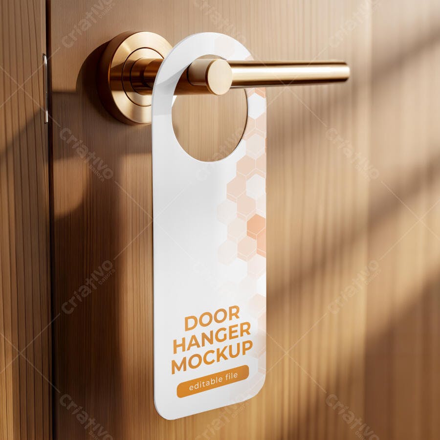 Mockup Realista Door Hanger Maçaneta Dourada Editável