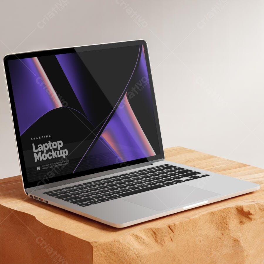 Mockup Notebook Prata Mesa Madeira Ângulo 3/4 Editável